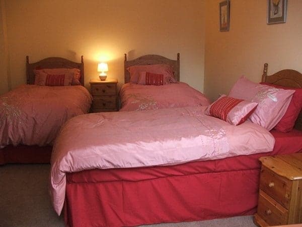 Twin bedroom in Stable Cottage